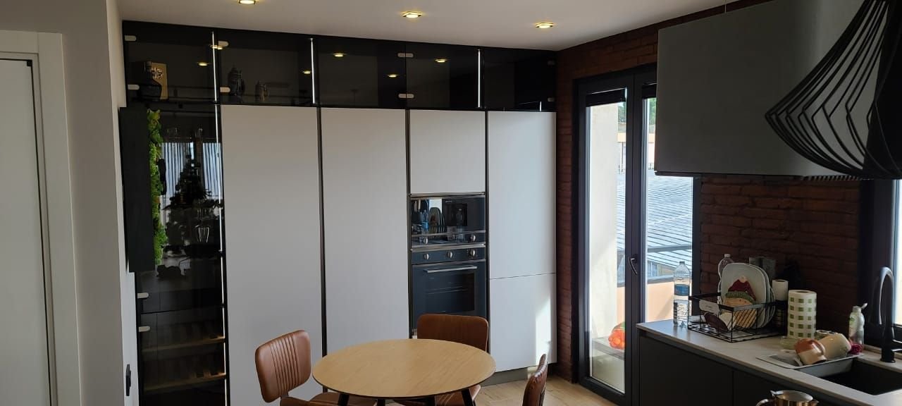 Cucina e colonne attrezzate